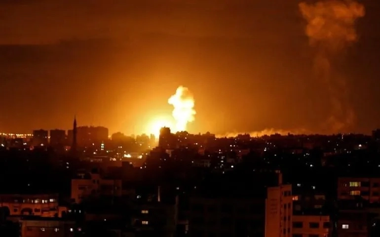 تجدد القصف على غزة بعد هدوء لـ6 ساعات.. وتسجيل 474 شهيدا ومصابا خلال 12 ساعة
