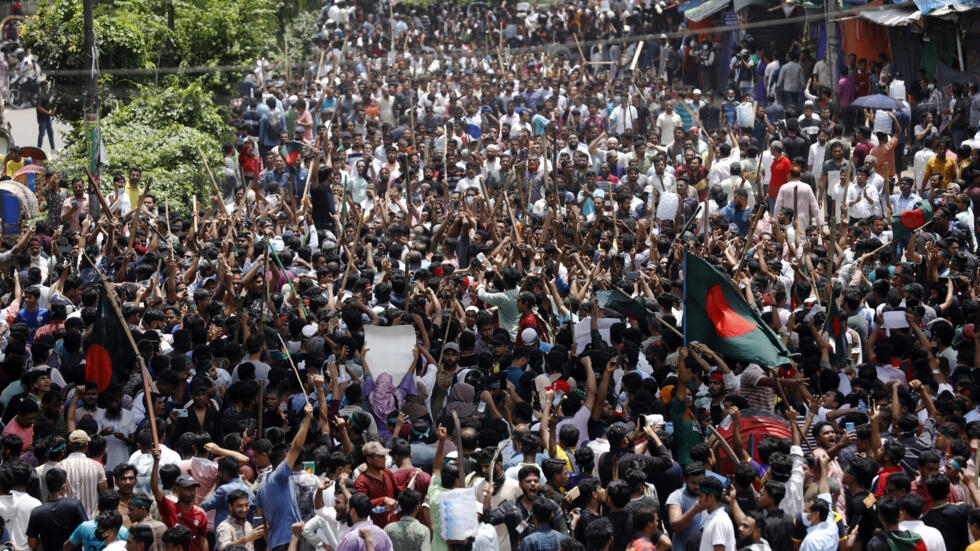 اكثرهم طلاب.. 300 قتيل برصاص الأمن خلال تظاهرات مناهضة للحكومة في بنغلادش